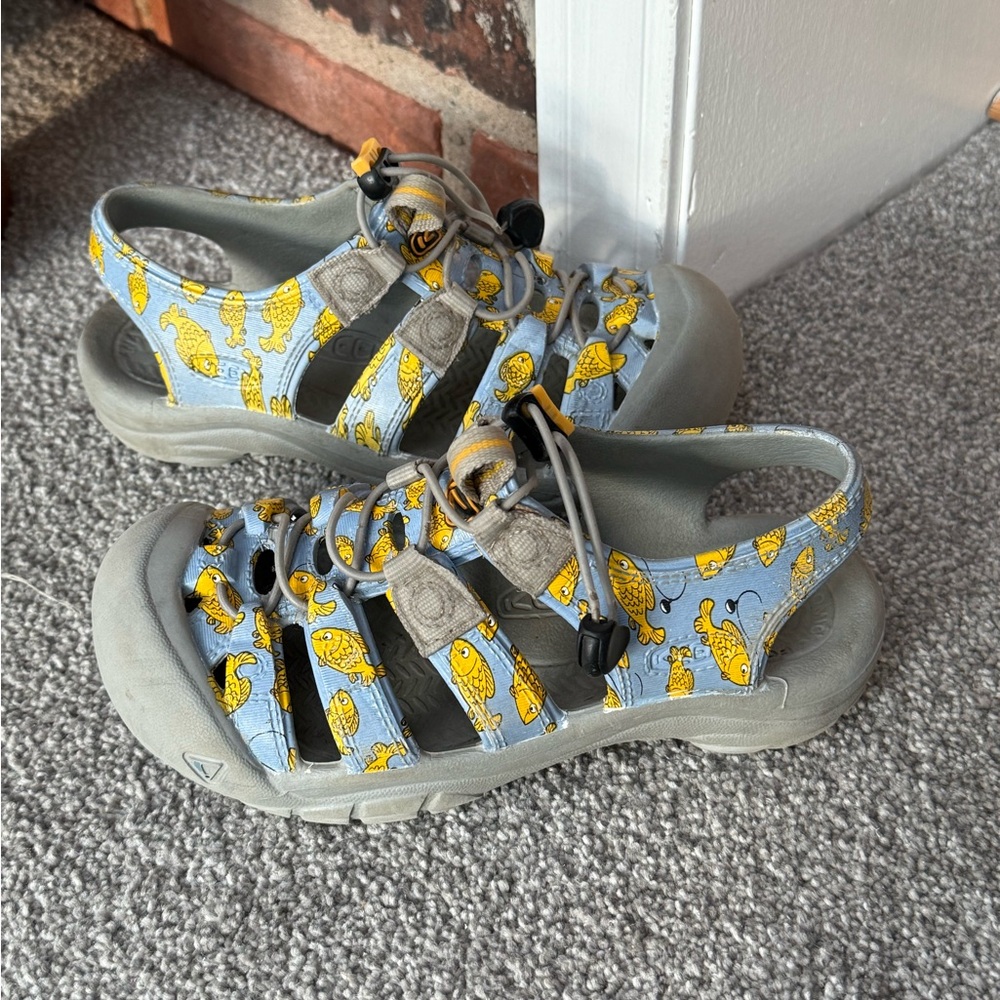 KEEN Youth sz 2 FISH SUNPORT Blue Yellow‎ Outdoor Beach Water Rubber